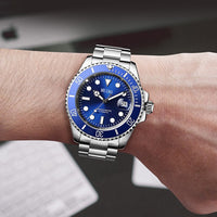 Magnifying Glass Calendar Mens Watch With A Steel Strap